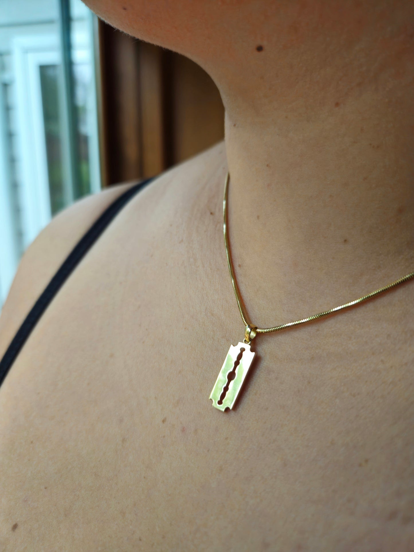 14k Gold Razor Pendant w/ Snake Chain